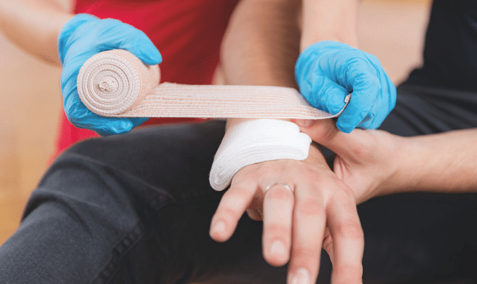 Emergency First Aid at Work (EFAW)